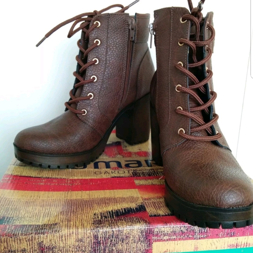 New Boots. Chunky block heel. Strong, comfortable. Via Marte Made in Brazil.